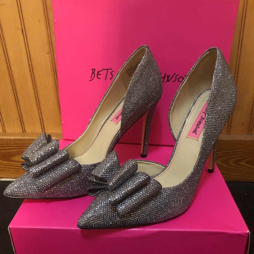 Betsey Johnson Prince pumps in pewter